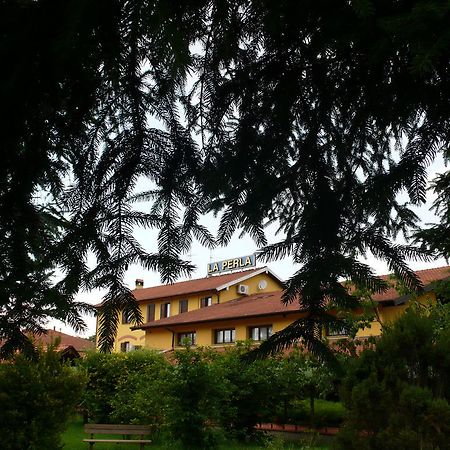 Varallo Pombia Hotel Ristorante La Perla מראה חיצוני תמונה