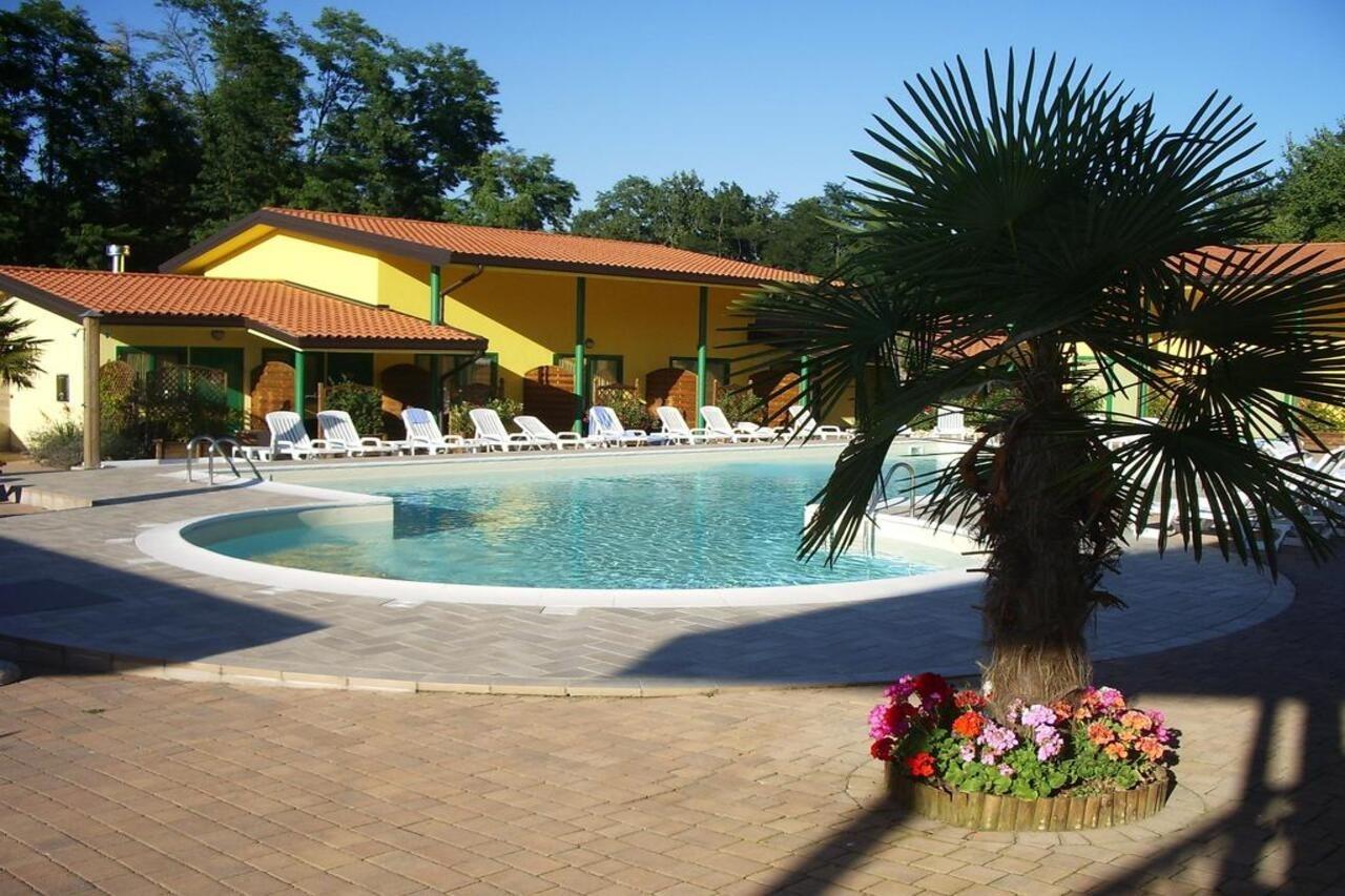 Varallo Pombia Hotel Ristorante La Perla מראה חיצוני תמונה