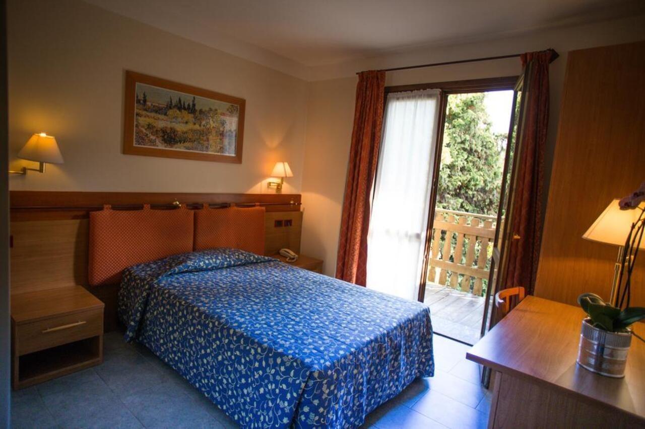 Varallo Pombia Hotel Ristorante La Perla מראה חיצוני תמונה