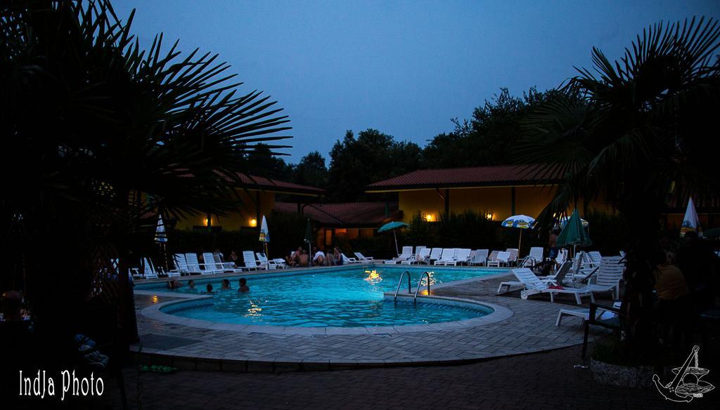 Varallo Pombia Hotel Ristorante La Perla מראה חיצוני תמונה