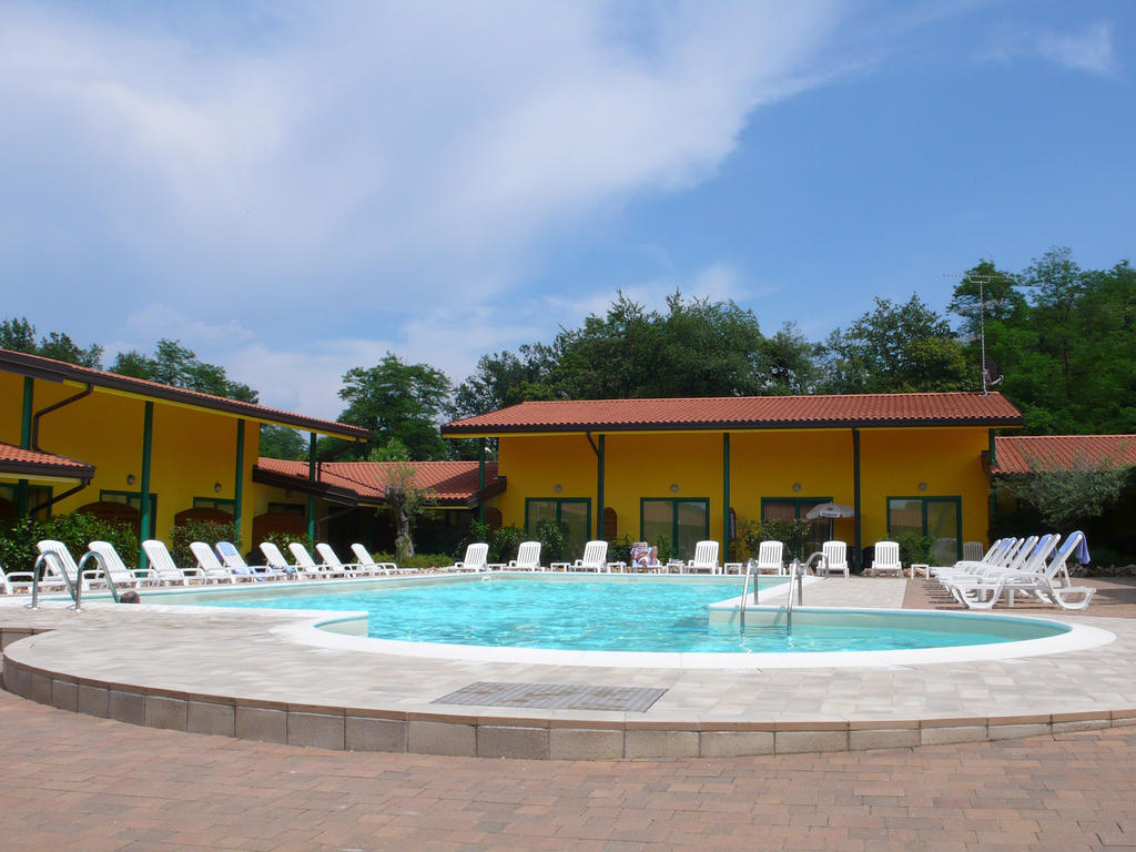 Varallo Pombia Hotel Ristorante La Perla מראה חיצוני תמונה