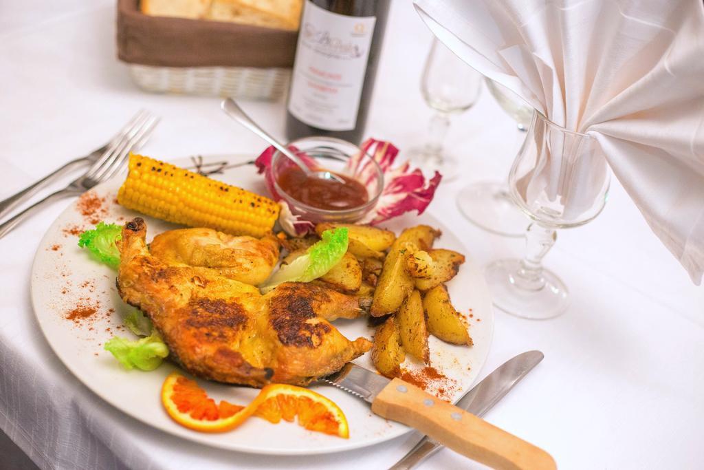 Varallo Pombia Hotel Ristorante La Perla מראה חיצוני תמונה
