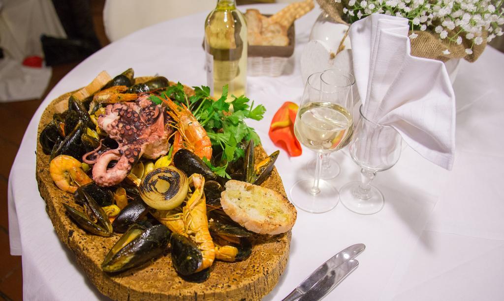 Varallo Pombia Hotel Ristorante La Perla מראה חיצוני תמונה
