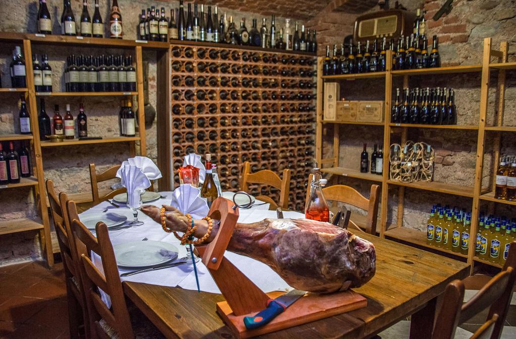 Varallo Pombia Hotel Ristorante La Perla מראה חיצוני תמונה