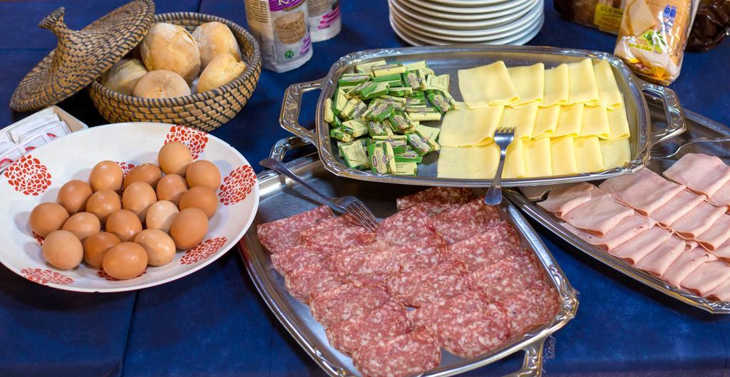 Varallo Pombia Hotel Ristorante La Perla מראה חיצוני תמונה