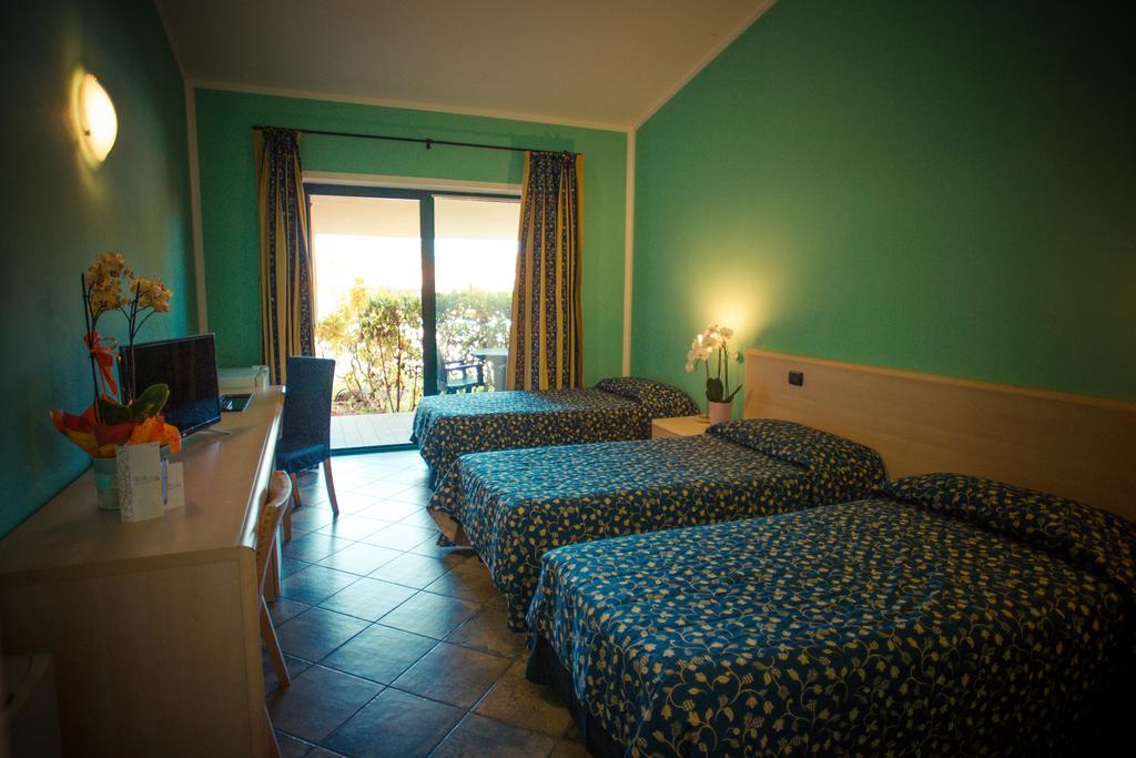 Varallo Pombia Hotel Ristorante La Perla מראה חיצוני תמונה