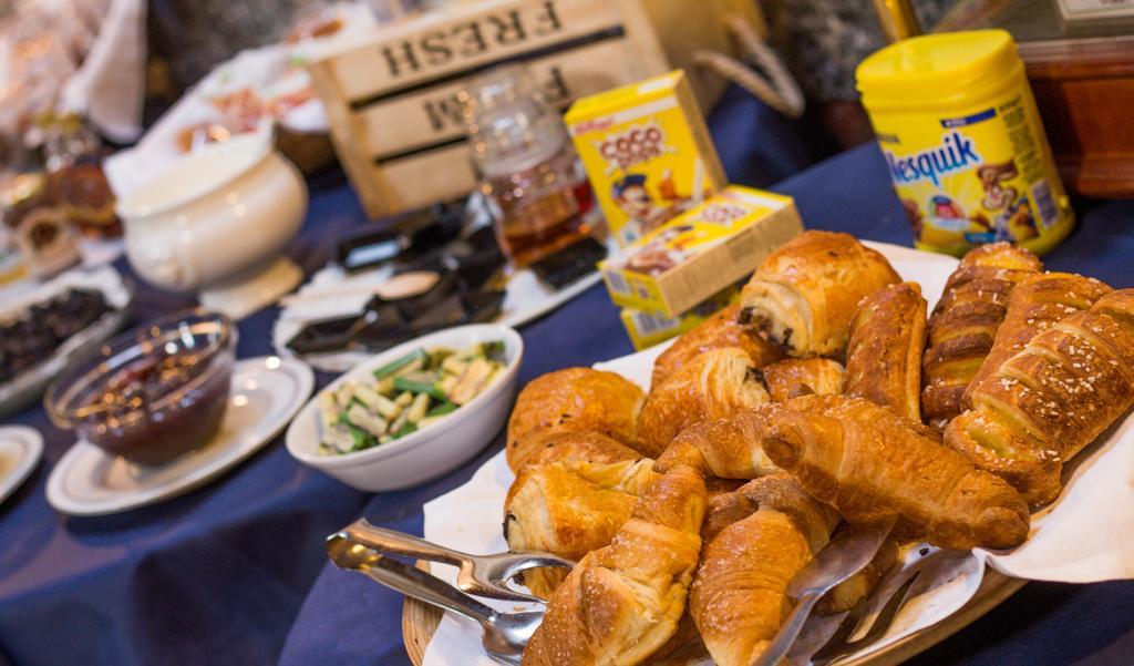 Varallo Pombia Hotel Ristorante La Perla מראה חיצוני תמונה
