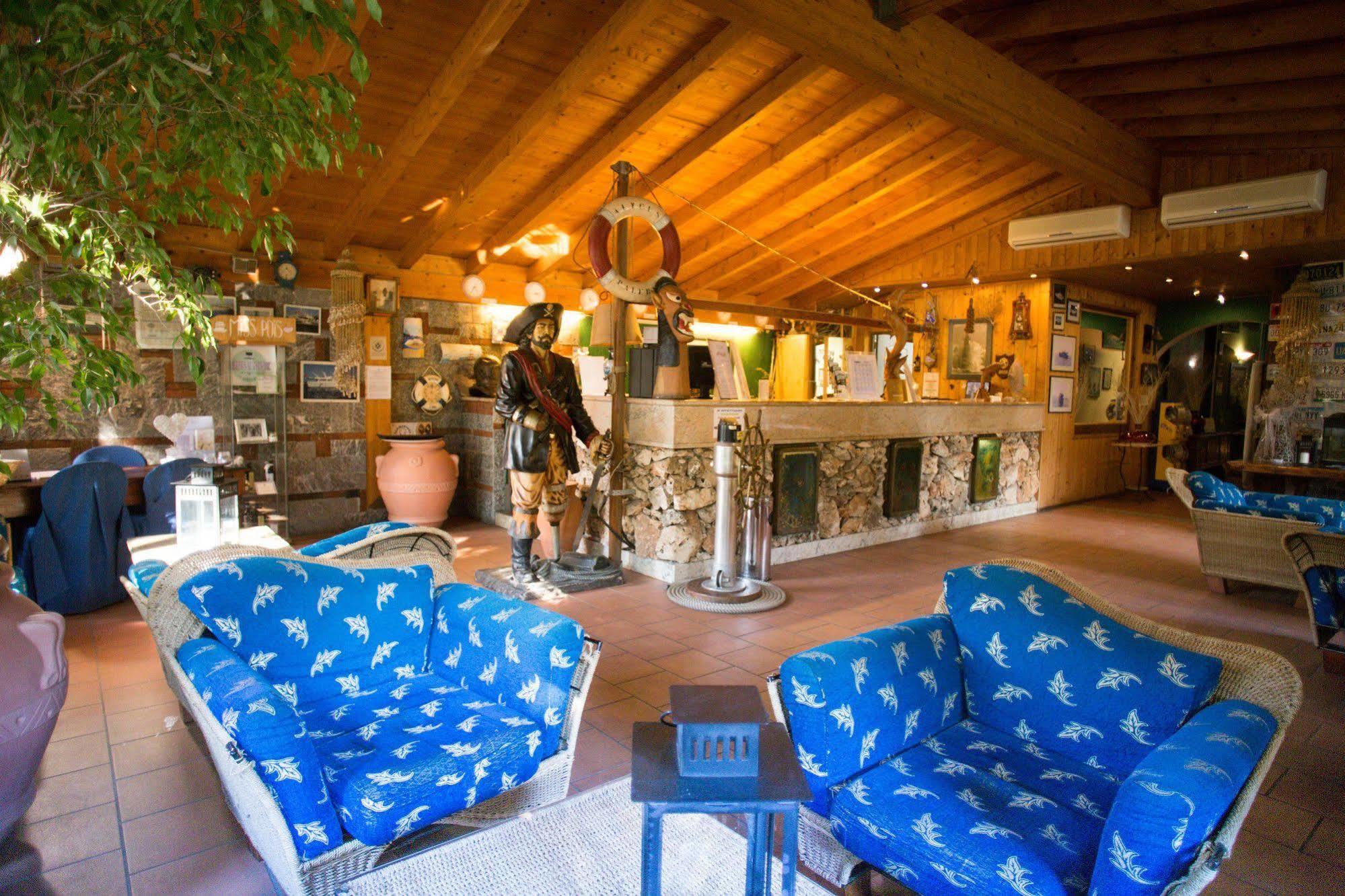 Varallo Pombia Hotel Ristorante La Perla מראה חיצוני תמונה