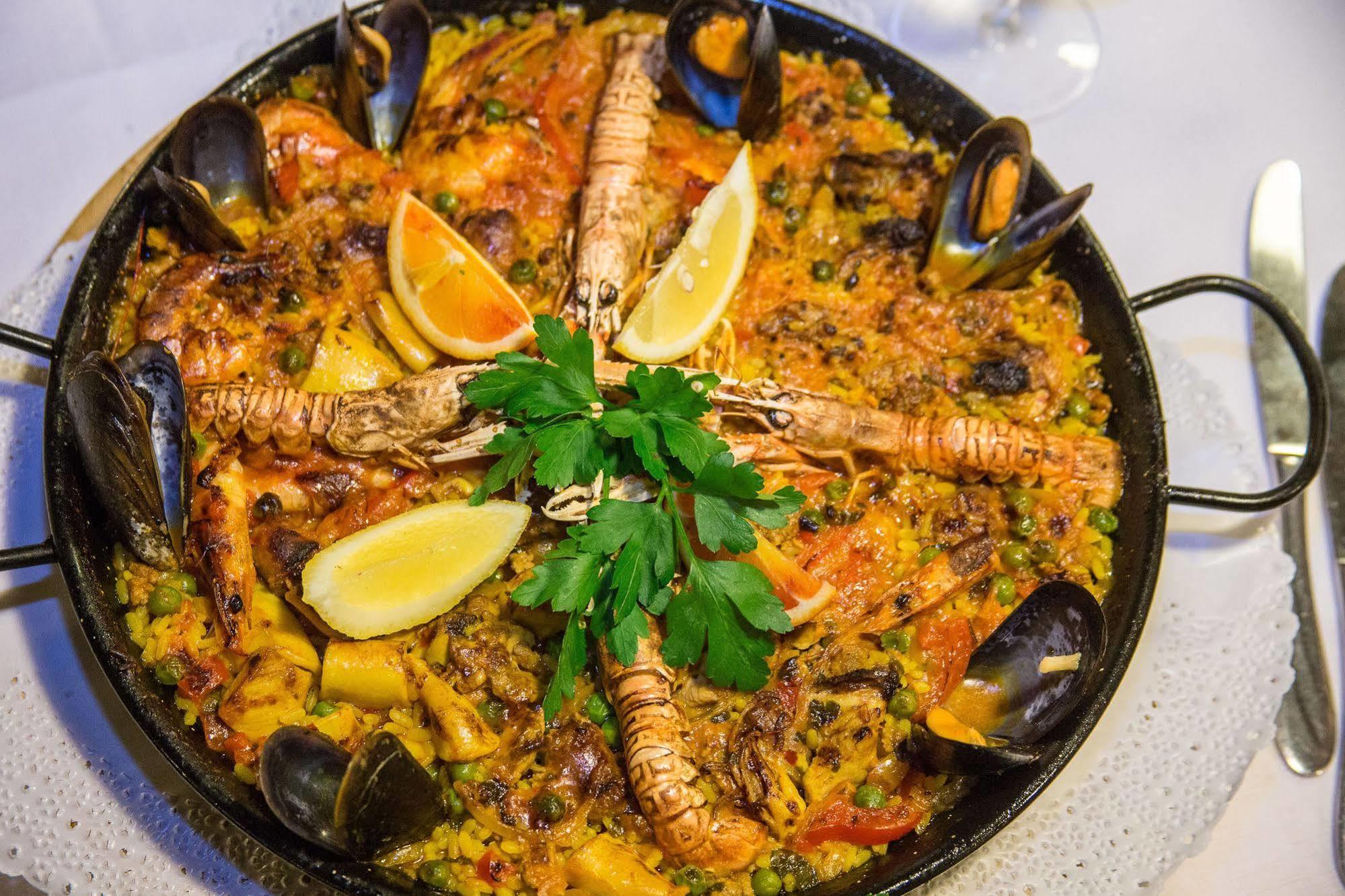 Varallo Pombia Hotel Ristorante La Perla מראה חיצוני תמונה