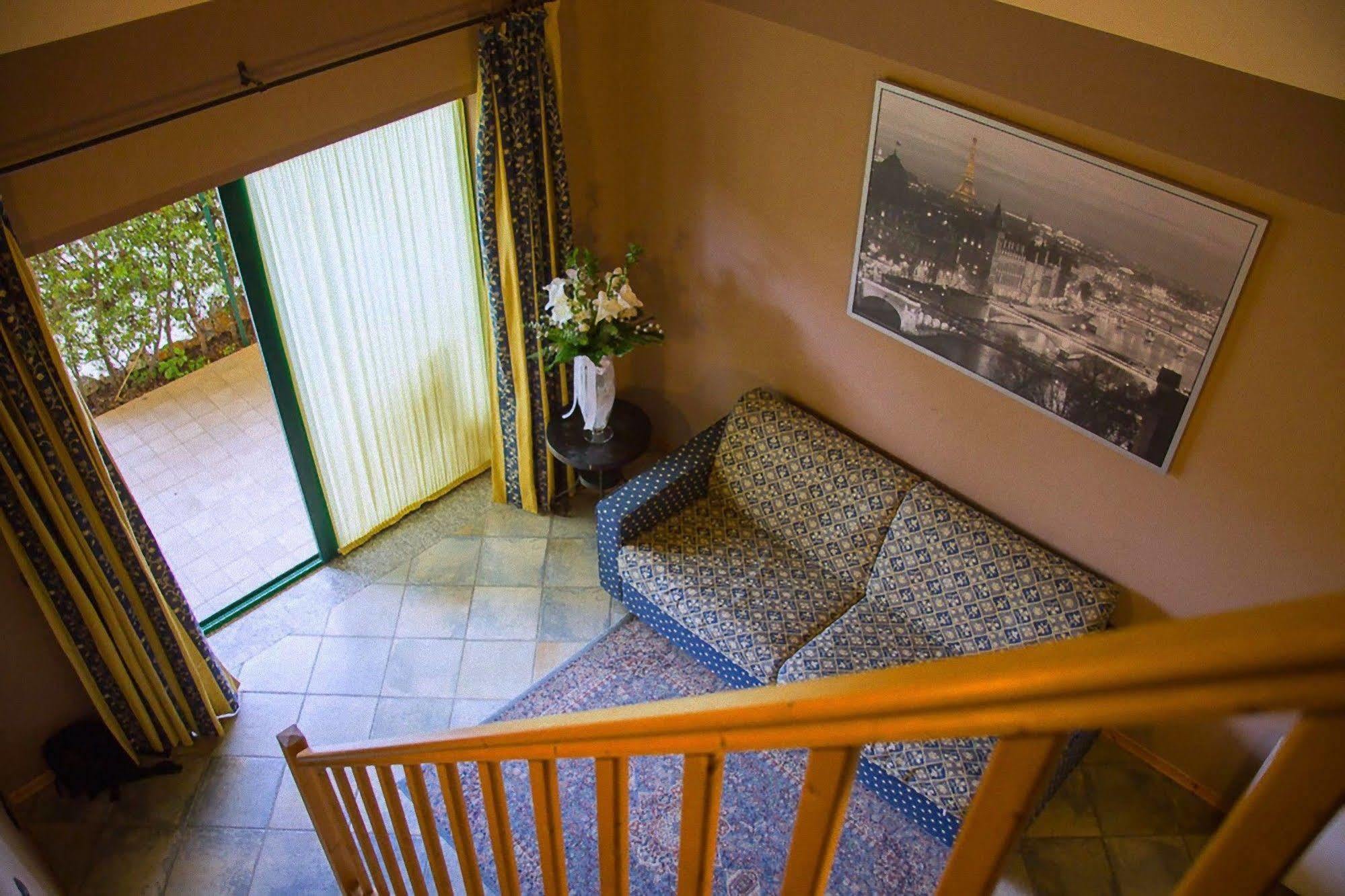 Varallo Pombia Hotel Ristorante La Perla מראה חיצוני תמונה