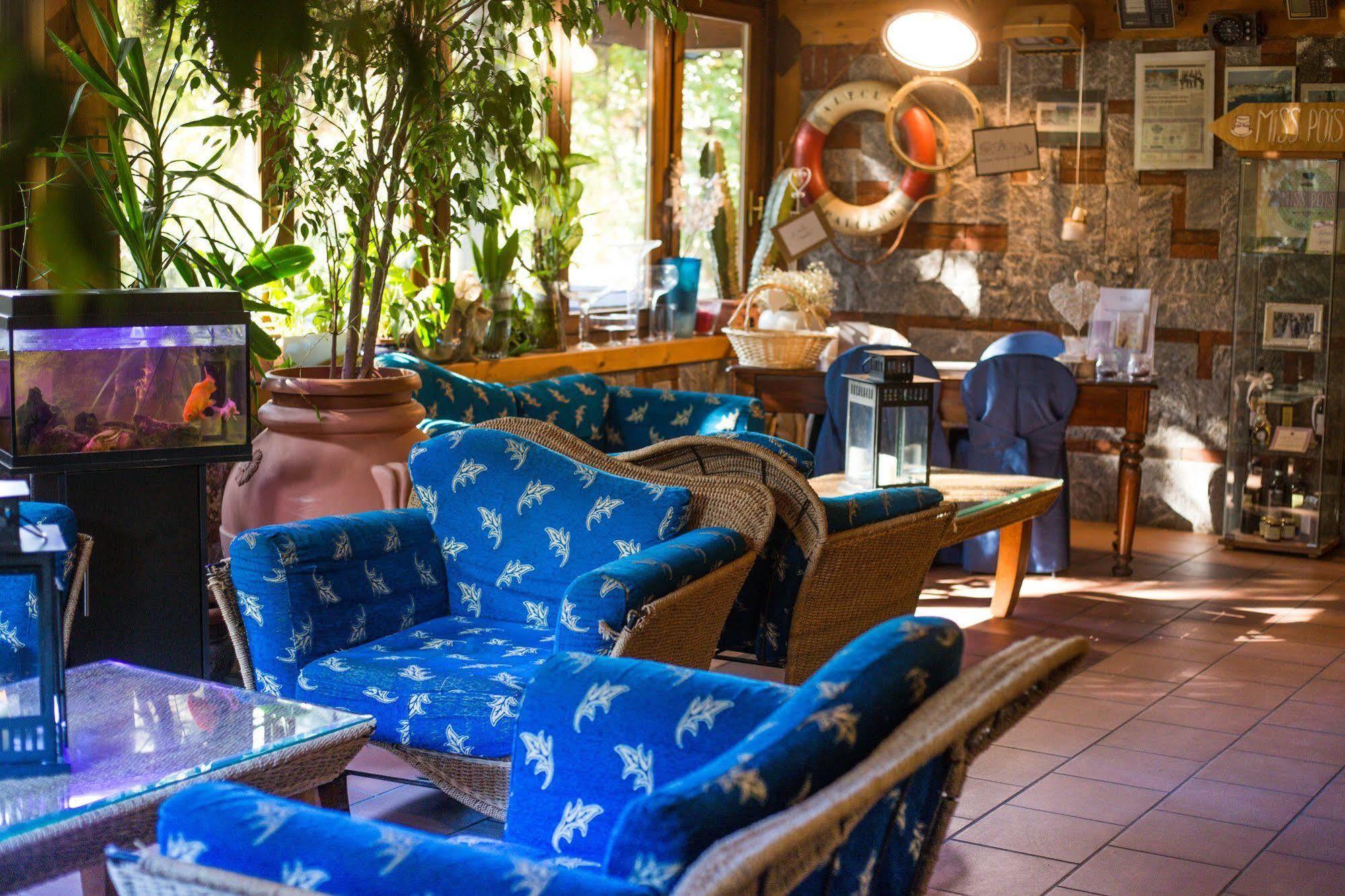Varallo Pombia Hotel Ristorante La Perla מראה חיצוני תמונה