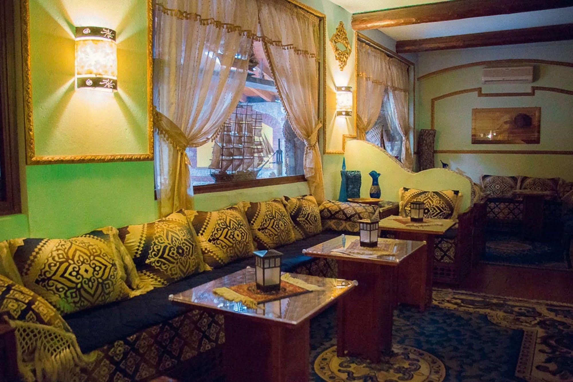 Varallo Pombia Hotel Ristorante La Perla מראה חיצוני תמונה