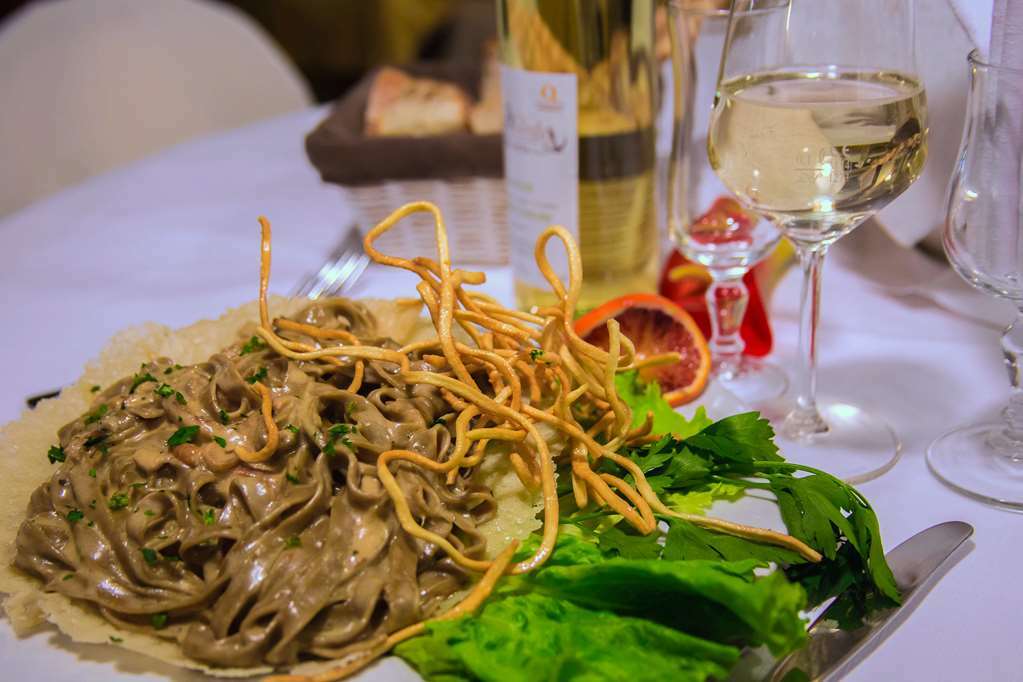 Varallo Pombia Hotel Ristorante La Perla מסעדה תמונה