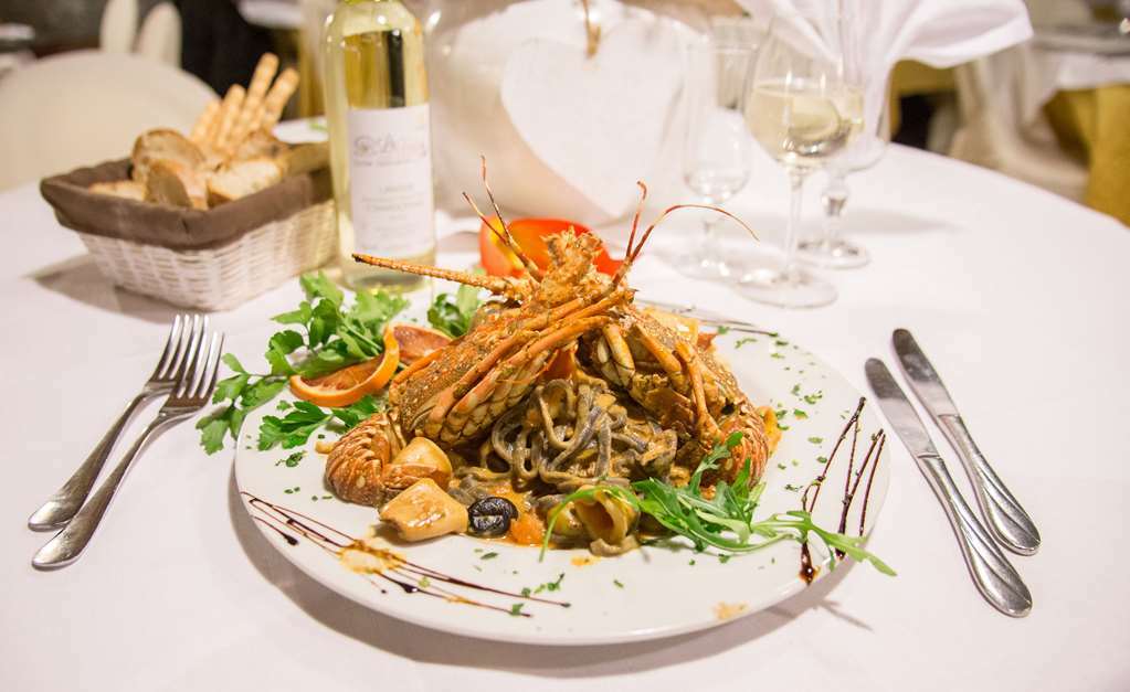 Varallo Pombia Hotel Ristorante La Perla מסעדה תמונה