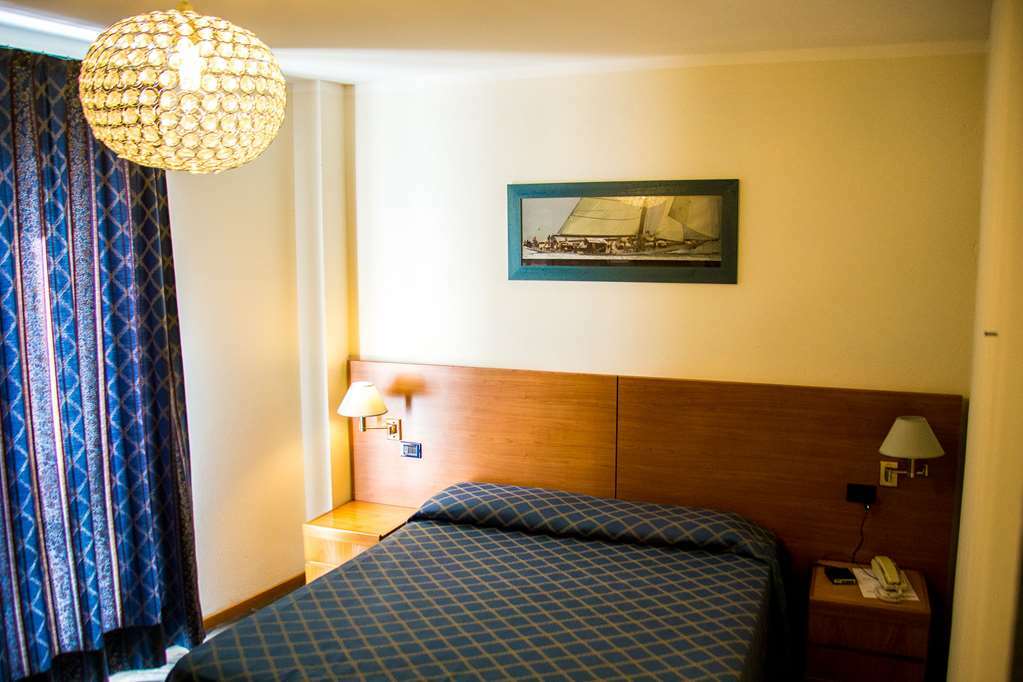 Varallo Pombia Hotel Ristorante La Perla חדר תמונה