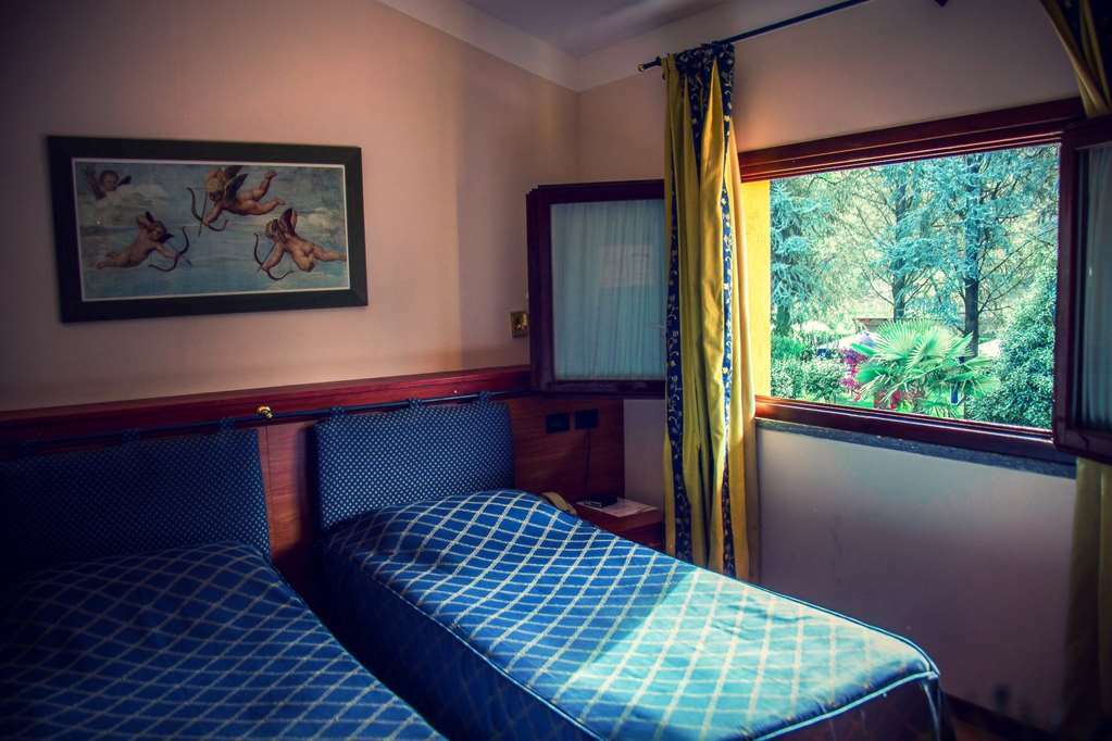 Varallo Pombia Hotel Ristorante La Perla חדר תמונה